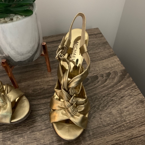 Stunning Michael Kors shoes in Gold - size 8 - Picture 3 of 5